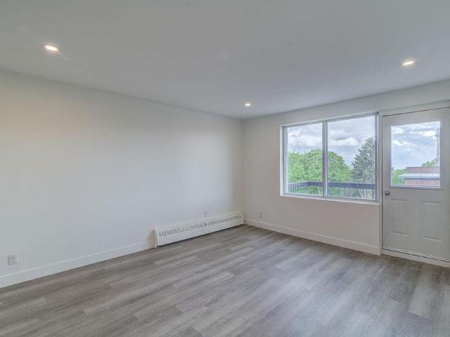 Studio Apartments Available A louer • For Rent