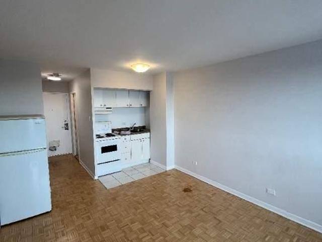 Studio Apartments Available A louer • For Rent