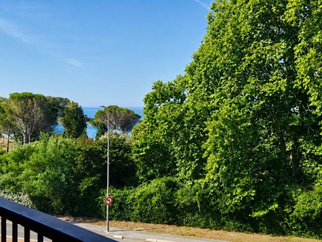 Studio Apercu Mer En Dernier Etage D'une Residence Avec Pisc. 30m² Agay