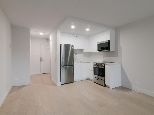 studio at 1975 Maisonneuve Blvd West Shaughnessy Village Montreal H3H 1K4
