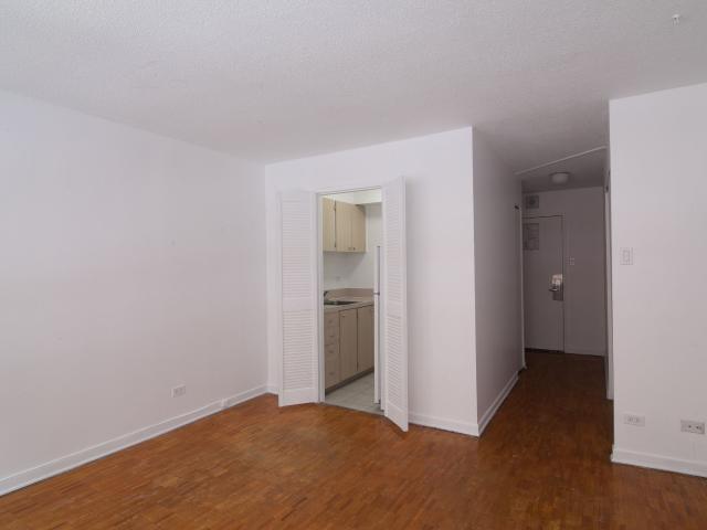 studio at 1975 Maisonneuve Blvd West Shaughnessy Village Montreal H3H 1K4