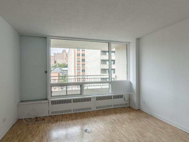 studio at 1975 Maisonneuve Blvd West Shaughnessy Village Montreal H3H 1K4