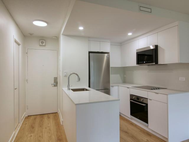 studio at 1975 Maisonneuve Blvd West Shaughnessy Village Montreal H3H 1K4