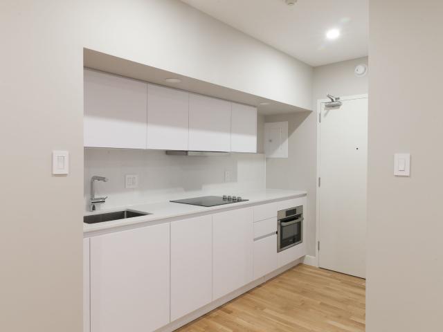 studio at 3455 Rue Aylmer Milton Park Montreal H2X 2B5