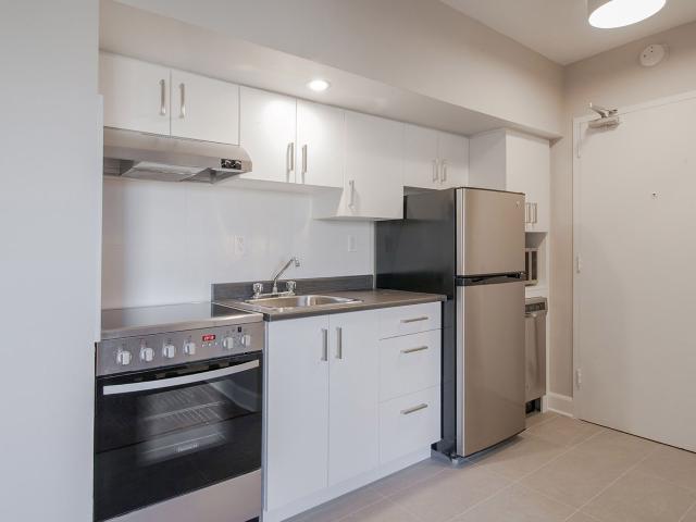 studio at 3455 Rue Aylmer Milton Park Montreal H2X 2B5