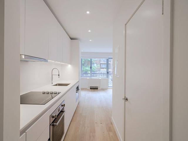 studio at 3468 Rue Drummond Downtown McGill Montreal H3G 1Y4