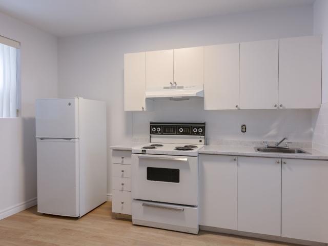 studio at 539 Prince Arthur west Milton Park Montreal H2X 1T6