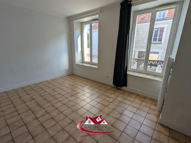 Studio au 1er étage