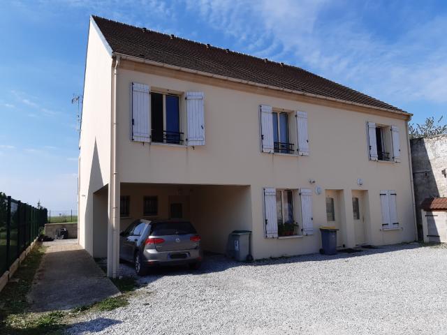Studio au calme à PUISEUX EN FRANCE VILLAGE