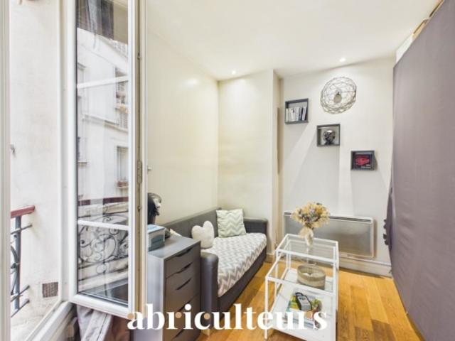 Studio au calme absolu, à deux pas de la rue Cler PARIS 7
