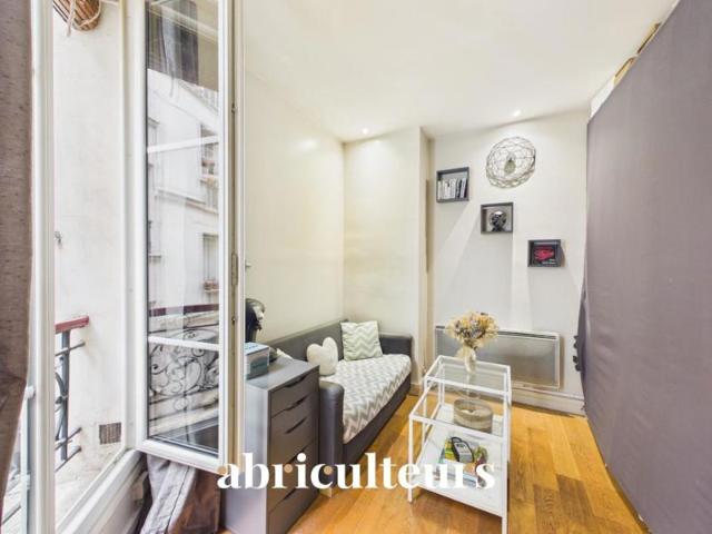 Studio au calme absolu, à deux pas de la rue Cler PARIS 7