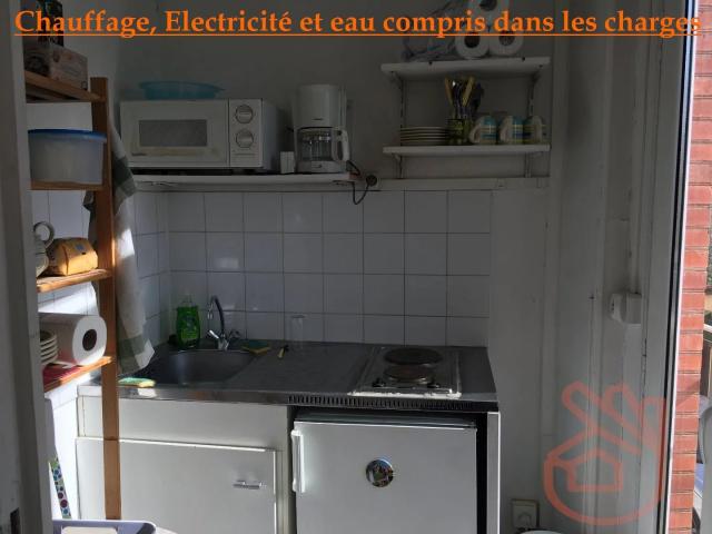 STUDIO AU CALME avec jardin collectif à 5 minutes à pied du tram