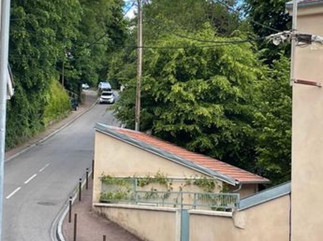 STUDIO AU CALME DANS LE VILLAGE de VANDOEUVRE