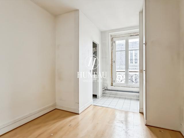 STUDIO AU DERNIER ETAGE AVEC ASCENSEUR