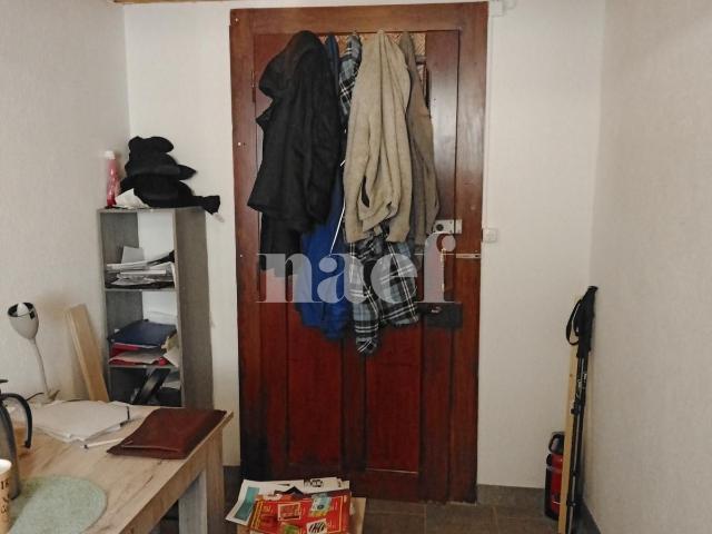 Studio au premier étage