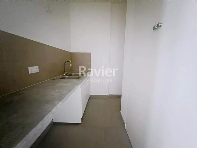 Studio Av Hoche 75008 Paris 8ème Réf 87113910