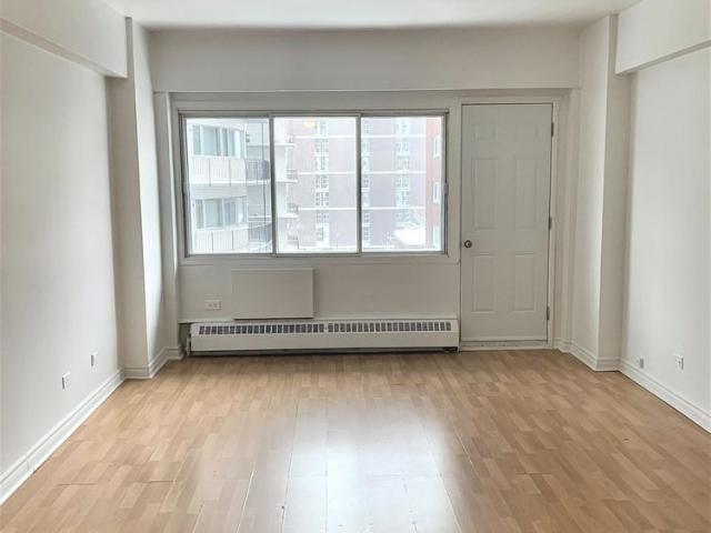 Studio available AUGUST – 175 Sherbrooke O