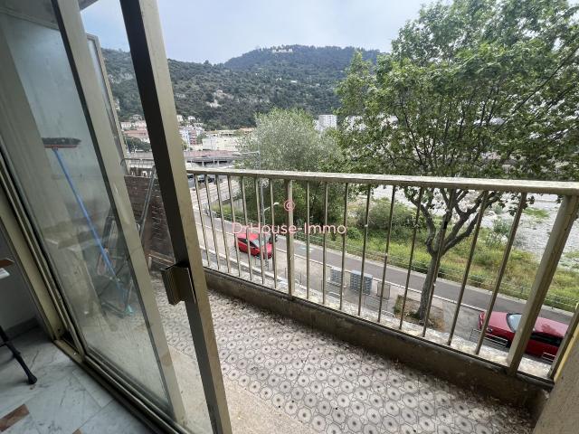 Studio avec Terrasse Vue colline