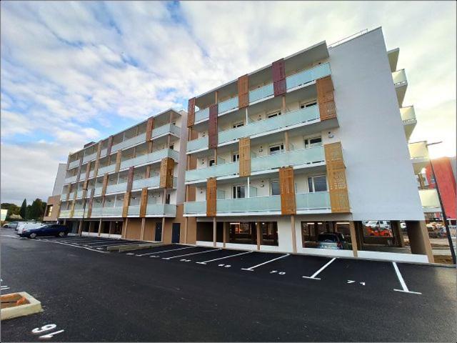 STUDIO avec terrasse à NIMES !