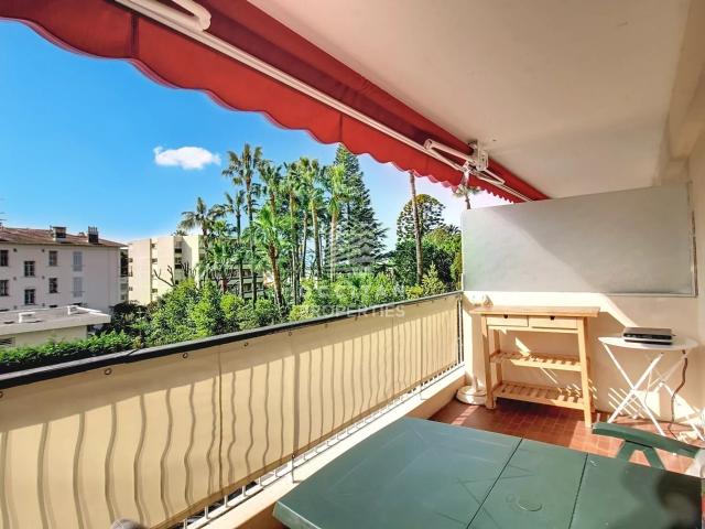 Studio avec terrasse au Sud Etage élevé 500 mètres de la. 28m² Cannes