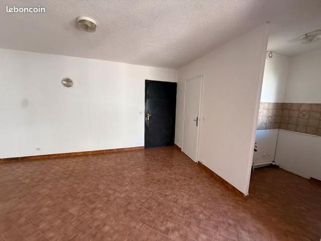 Studio avec terrasse centre ville et prox plage
