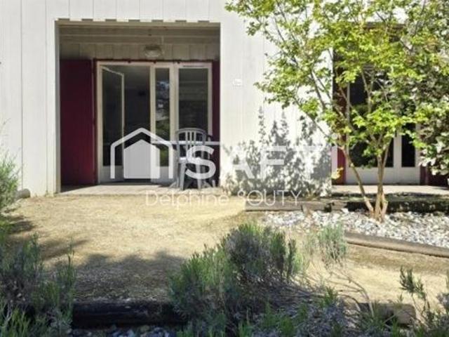 Studio avec terrasse dans résidence avec piscine