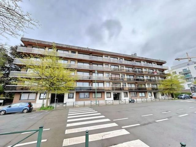 STUDIO AVEC TERRASSE ET CAVE A VENDRE