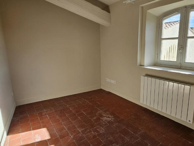 Studio avec vue sur les toits – Nîmes, Centre Ville – à louer