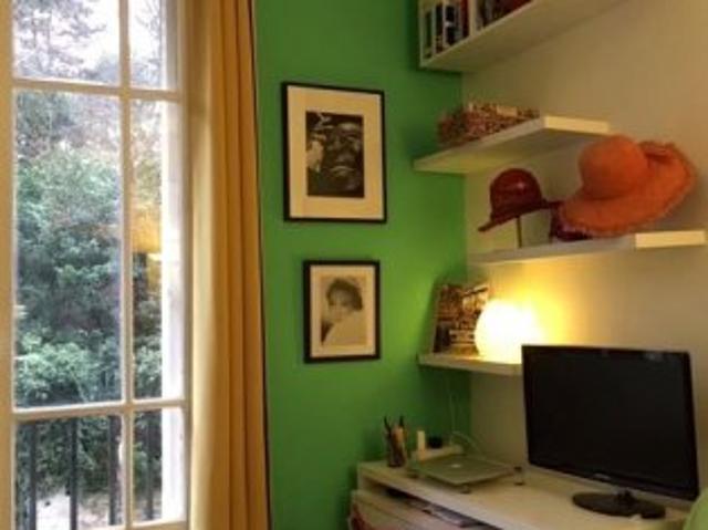 Studio avec vue sur les arbres