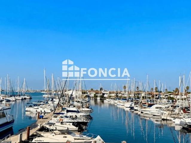 Studio avec vue panoramique sur le port du Cap d'Agde