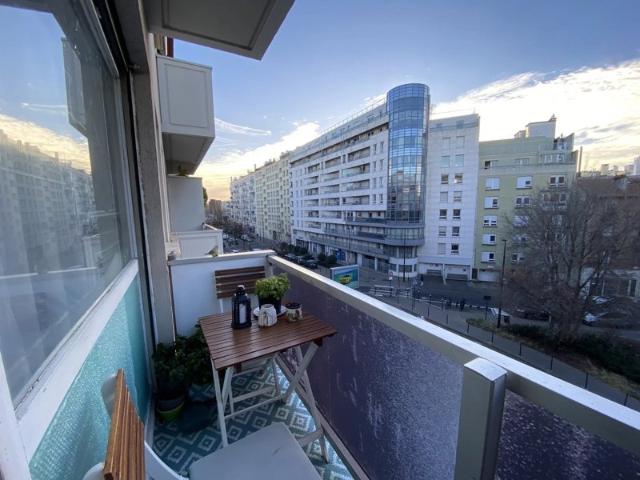 Studio avec balcon