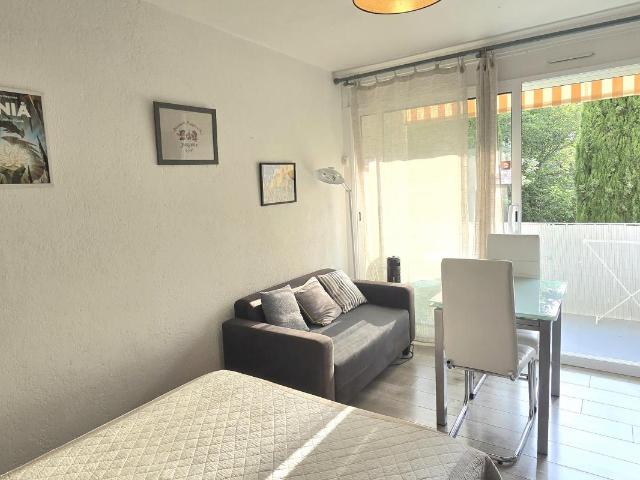 Studio avec balcon