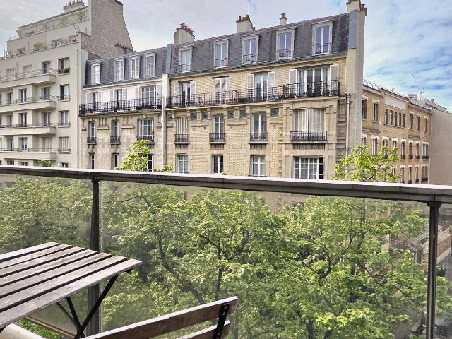 Studio avec balcon