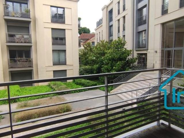 Studio avec balcon