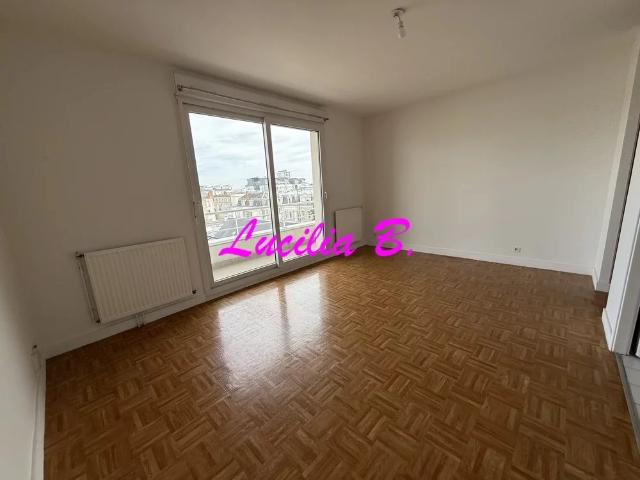 Studio avec balcon à louer