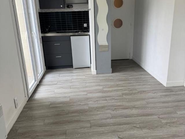 Studio avec balcon et cave proche centre ville de Vannes 20m² Vannes
