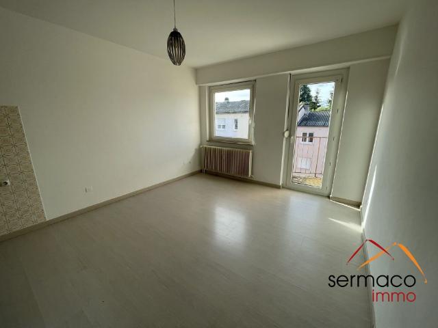 Studio avec balcon et garage CHAUFFAGE INCLUS