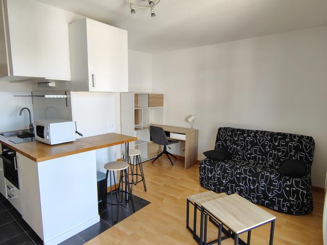 Studio avec balcon et parking