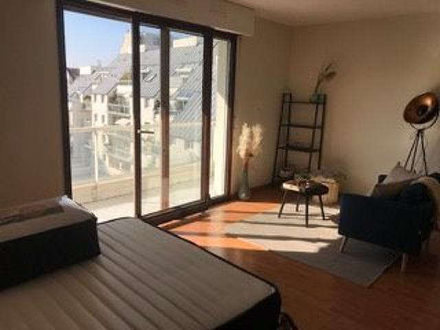 STUDIO AVEC BALCON ET PARKING EN SOUS SOL
