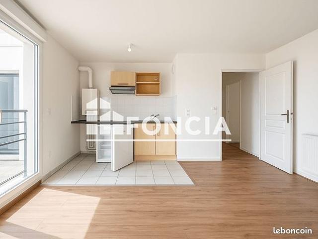 Studio avec balcon et place de parking