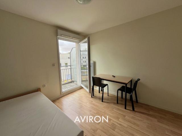 STUDIO AVEC BALCON QUARTIER CHANZY