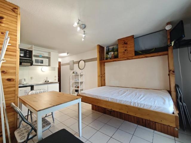 Studio avec belle terrasse