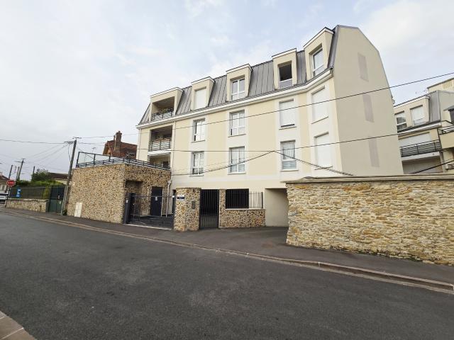 STUDIO AVEC CAVE ET PARKING