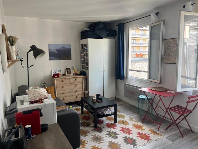 Studio avec combles futur 2 pièces à fort potentiel