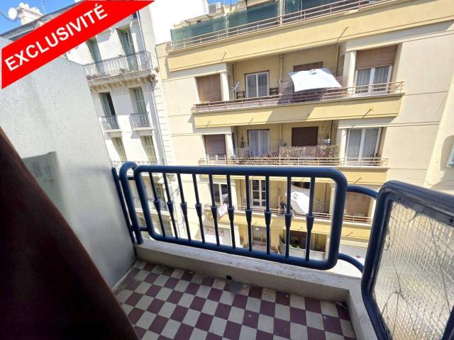 Studio avec coin cuisine, balcon et cave