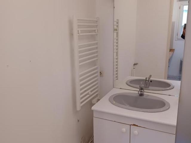 STUDIO AVEC JARDIN DE 15 M2 ET UNE PLACE DE PARKING