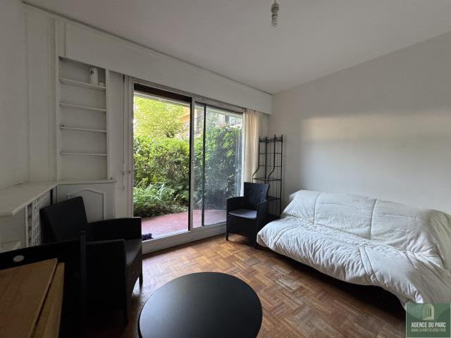 STUDIO AVEC JARDIN PRIVATIF