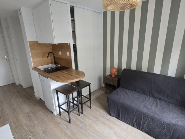 STUDIO AVEC KITCHENETTE