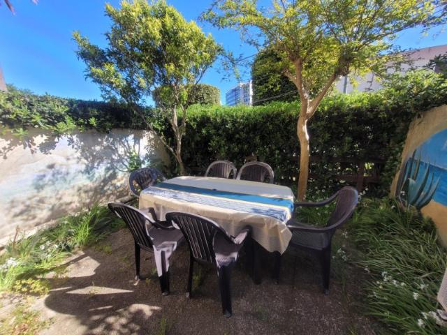 Studio avec loggia en rez de jardin