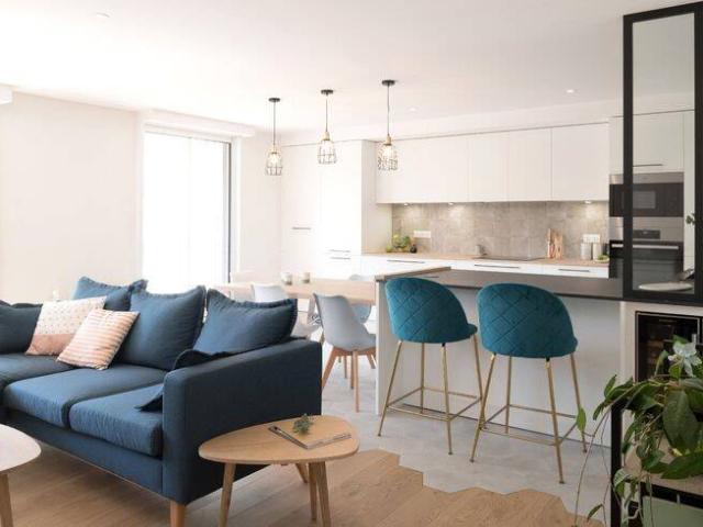 STUDIO AVEC LOGGIA ET PARKINGS